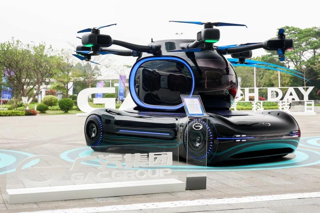 广汽集团宣布，其最新研发的飞行汽车——多旋翼GOVY AirCar，已成功完成适航认证程序。