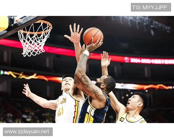 广东男篮外援奎因抵达宏远酒店，目标夺冠